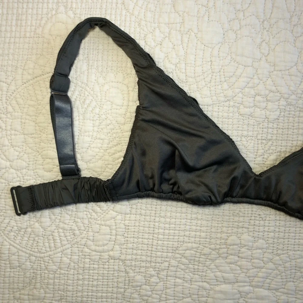 SKIMS NWT Gunmetal Quilted Triangle Bralette Size Medium - Picture 11 of 13